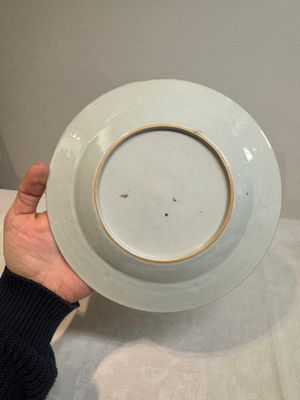 A pair of Chinese famille rose 'mandarin subject' plates, Qianlong — 照片 9