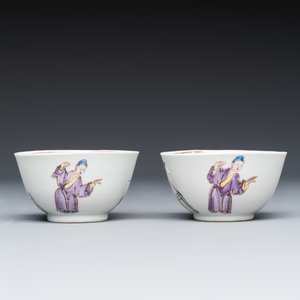 A pair of Chinese famille rose Mandarin subject tea bowls and saucers — 照片 7