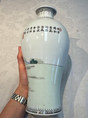A pair of Chinese famille rose 'Meiping' vases with elegant beauties in a garden, Qianlong mark, 20th C. — photo 16