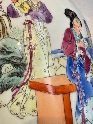 A pair of Chinese famille rose 'Meiping' vases with elegant beauties in a garden, Qianlong mark, 20th C. — photo 18