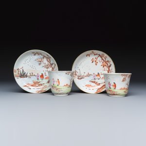 A pair of Chinese famille rose Meissen-style tea bowls and saucers with a harbour scene — 照片 1