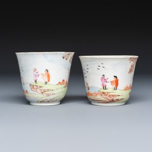 A pair of Chinese famille rose Meissen-style tea bowls and saucers with a harbour scene — 照片 4