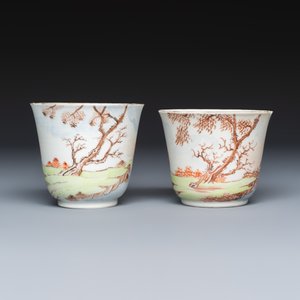 A pair of Chinese famille rose Meissen-style tea bowls and saucers with a harbour scene — 照片 5