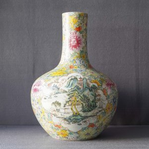 A pair of Chinese famille rose millefleurs bottle vases, Qianlong mark, 19/20th C. — 照片 8
