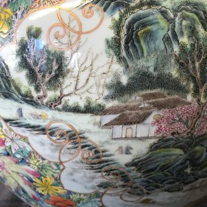 A pair of Chinese famille rose millefleurs bottle vases, Qianlong mark, ca. 1900 — photo 34