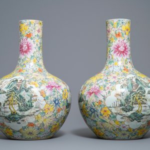 A pair of Chinese famille rose millefleurs bottle vases, Qianlong mark, ca. 1900 — photo 5