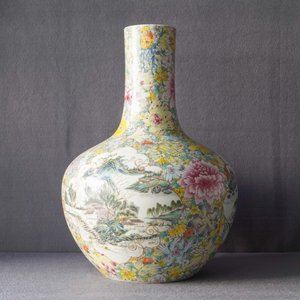 A pair of Chinese famille rose millefleurs bottle vases, Qianlong mark, ca. 1900 — photo 9