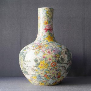 A pair of Chinese famille rose millefleurs bottle vases, Qianlong mark, ca. 1900 — photo 10