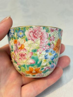 A pair of Chinese famille rose 'millefleurs' cups with a presentation box, Jiaqing mark, Republic — photo 13