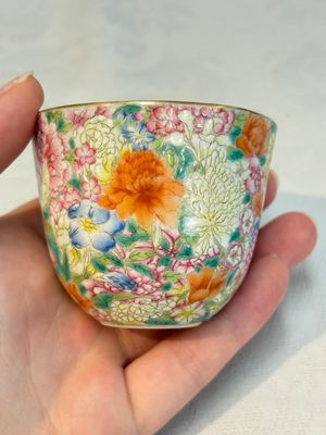 A pair of Chinese famille rose 'millefleurs' cups with a presentation box, Jiaqing mark, Republic — photo 14