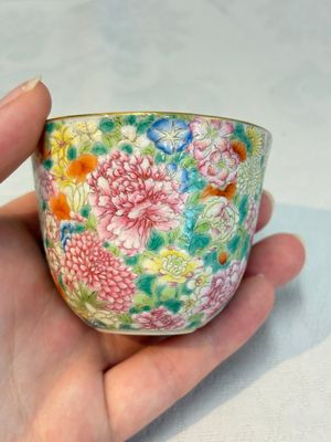 A pair of Chinese famille rose 'millefleurs' cups with a presentation box, Jiaqing mark, Republic — photo 16