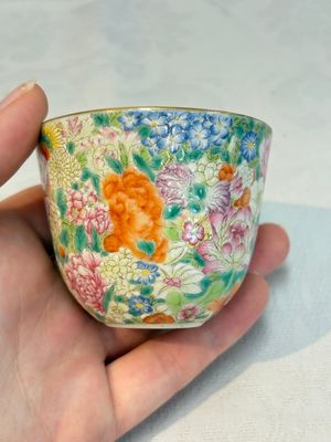 A pair of Chinese famille rose 'millefleurs' cups with a presentation box, Jiaqing mark, Republic — photo 18