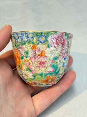 A pair of Chinese famille rose 'millefleurs' cups with a presentation box, Jiaqing mark, Republic — photo 19
