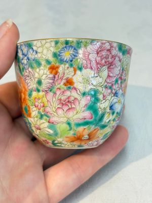 A pair of Chinese famille rose 'millefleurs' cups with a presentation box, Jiaqing mark, Republic — photo 5