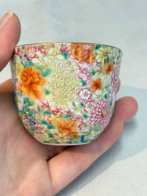 A pair of Chinese famille rose 'millefleurs' cups with a presentation box, Jiaqing mark, Republic — photo 7