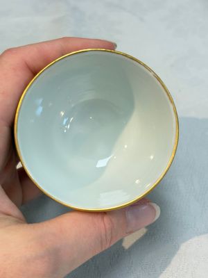 A pair of Chinese famille rose 'millefleurs' cups with a presentation box, Jiaqing mark, Republic — photo 10