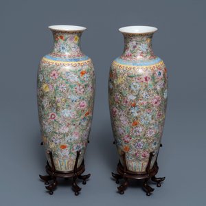 A pair of Chinese famille rose 'millefleurs' eggshell vases, Qianlong mark, Republic, 20th C. — 照片 2