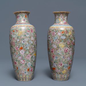 A pair of Chinese famille rose 'millefleurs' eggshell vases, Qianlong mark, Republic, 20th C. — 照片 4