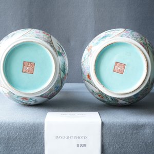 A pair of Chinese famille rose 'millefleurs' vases, Qianlong mark, Republic — 照片 10