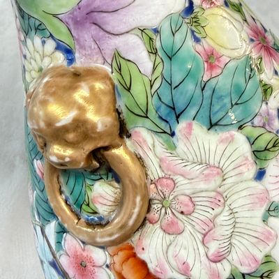 A pair of Chinese famille rose 'Millefleurs' vases with lion-head handles — photo 9