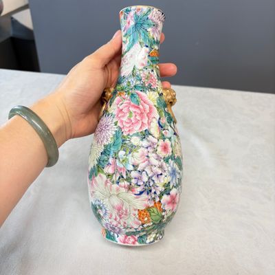 A pair of Chinese famille rose 'Millefleurs' vases with lion-head handles — photo 2
