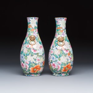 A pair of Chinese famille rose 'Millefleurs' vases with lion-head handles — photo 3