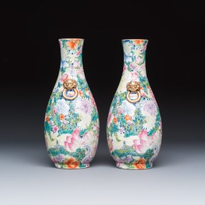A pair of Chinese famille rose 'Millefleurs' vases with lion-head handles — photo 5