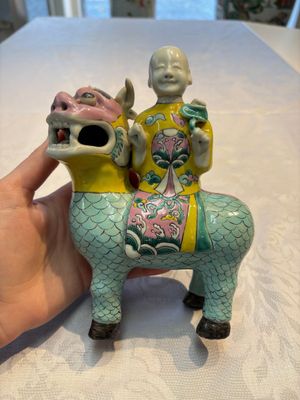 A pair of Chinese famille rose models of a boy riding a qilin and a bitong, 19/20th C. — photo 10