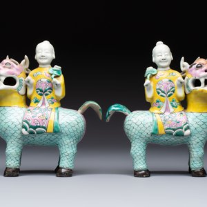 A pair of Chinese famille rose models of a boy riding a qilin and a bitong, 19/20th C. — photo 2