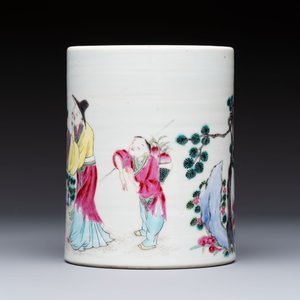 A pair of Chinese famille rose models of a boy riding a qilin and a bitong, 19/20th C. — foto 9