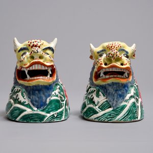 A pair of Chinese famille rose models of dragons, Qianlong/Jiaqing — 照片 3