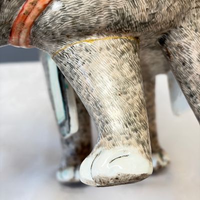 A pair of Chinese famille rose models of elephants — foto 16