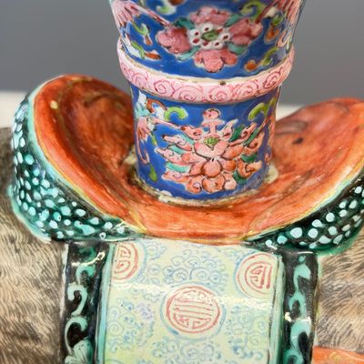 A pair of Chinese famille rose models of elephants — foto 25