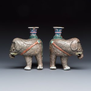 A pair of Chinese famille rose models of elephants — foto 3