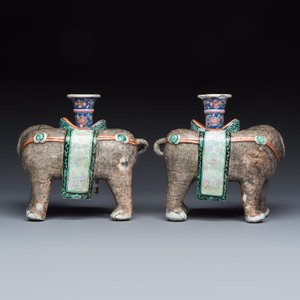 A pair of Chinese famille rose models of elephants — foto 4