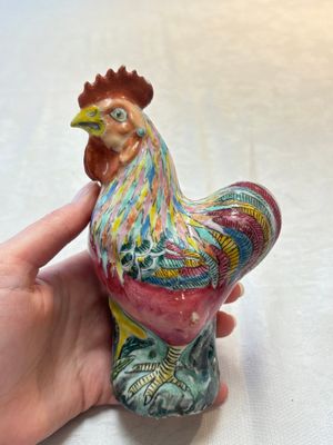 A pair of Chinese famille rose models of roosters, 18/19th C. — foto 1
