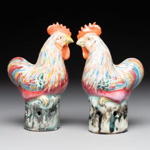 A pair of Chinese famille rose models of roosters, 18/19th C. — foto 2