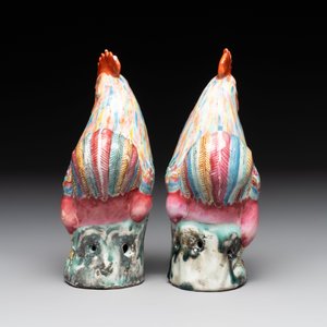A pair of Chinese famille rose models of roosters, 18/19th C. — foto 5