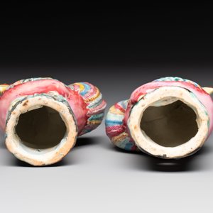 A pair of Chinese famille rose models of roosters, 18/19th C. — foto 7