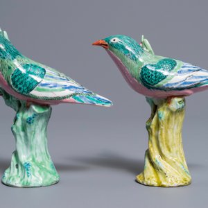 A pair of Chinese famille rose models of starlings on a flower branch, Qianlong — 照片 2