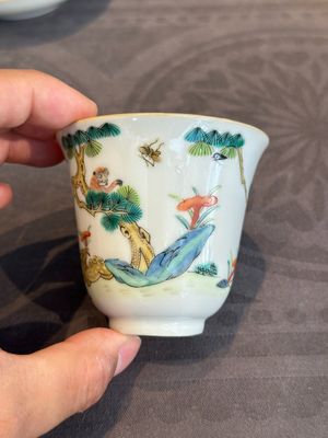 A pair of Chinese famille rose 'monkey and deer' cups and saucers, Tongzhi mark and of the period — photo 6