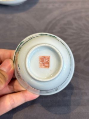 A pair of Chinese famille rose 'monkey and deer' cups and saucers, Tongzhi mark and of the period — photo 8