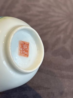 A pair of Chinese famille rose 'monkey and deer' cups and saucers, Tongzhi mark and of the period — photo 10