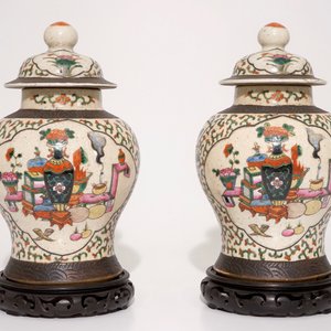 A pair of Chinese famille rose Nanking crackle glaze vases, 19th C. — photo 3