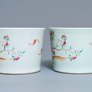 A pair of Chinese famille rose 'nine peaches' jardinières, 19th C. — 照片 5
