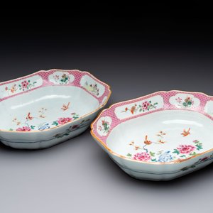 A pair of Chinese famille rose octagonal bowls with birds on flowering branches, Qianlong — foto 2