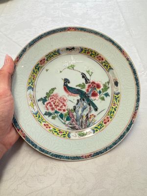 A pair of Chinese famille rose 'Peacock and Flowers' plates, Yongzheng — foto 13