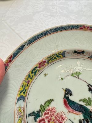 A pair of Chinese famille rose 'Peacock and Flowers' plates, Yongzheng — foto 14