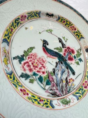 A pair of Chinese famille rose 'Peacock and Flowers' plates, Yongzheng — foto 18