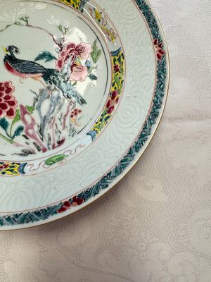 A pair of Chinese famille rose 'Peacock and Flowers' plates, Yongzheng — foto 4